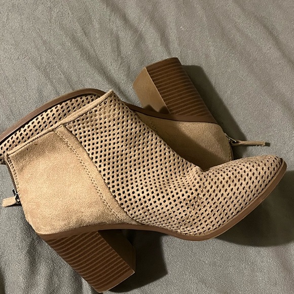 Women’s size 8 1/2 tan ankle boots - Picture 5 of 6